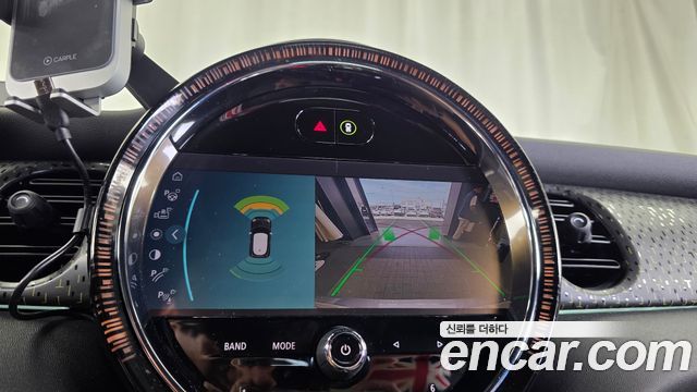 MINI Cooper Electric SE Electric 3rd 2024 — фото 15