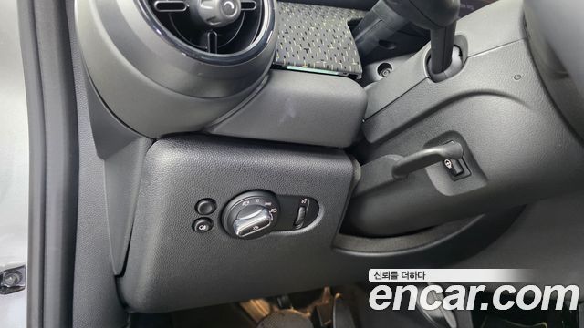 MINI Cooper Electric SE Electric 3rd 2024 — фото 16