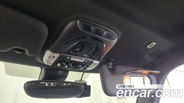 MINI Cooper Electric SE Electric 3rd 2024 — фото 17