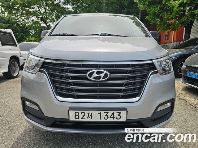 Hyundai Grand Starex Van 3-Seater Smart