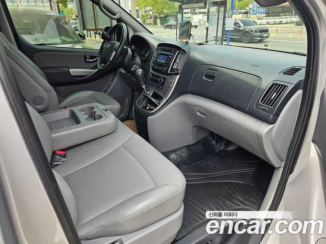 Hyundai Grand Starex Van 3-Seater Smart 2021 — фото 10