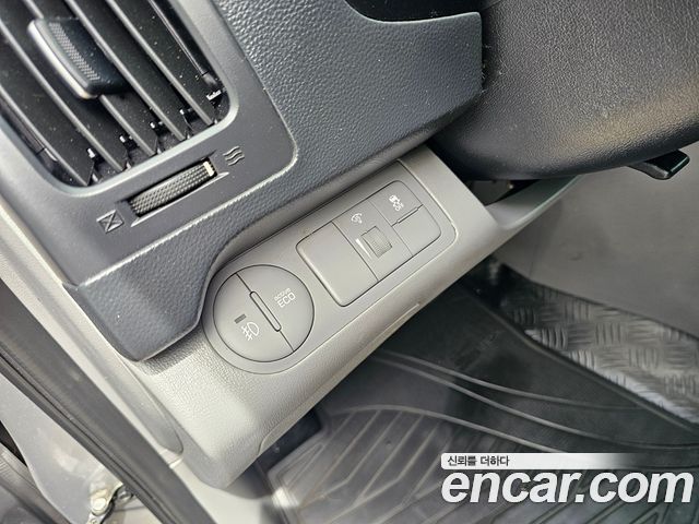 Hyundai Grand Starex Van 3-Seater Smart 2021 — фото 18