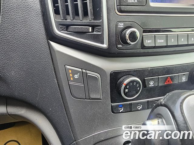 Hyundai Grand Starex Van 3-Seater Smart 2021 — фото 21