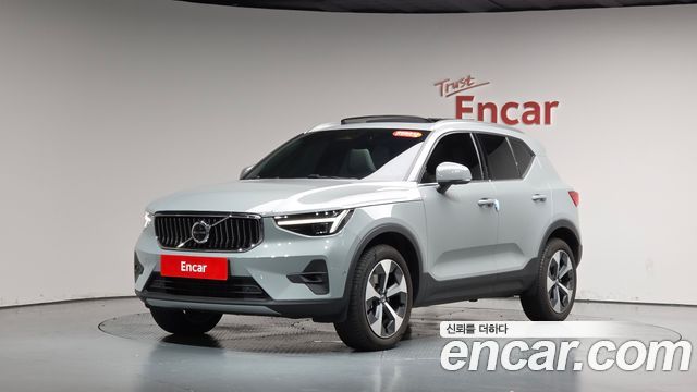 Volvo XC40 B4 Ultra Bright 2025 — фото 11