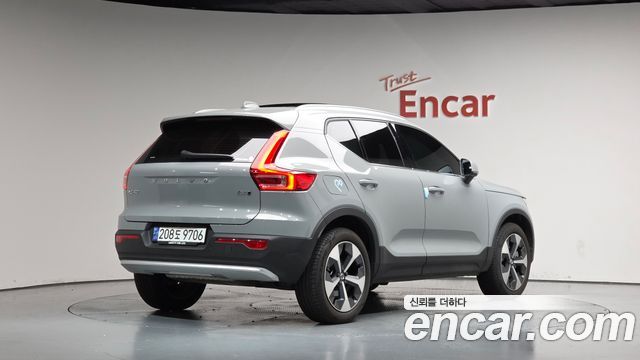 Volvo XC40 B4 Ultra Bright 2025 — фото 2