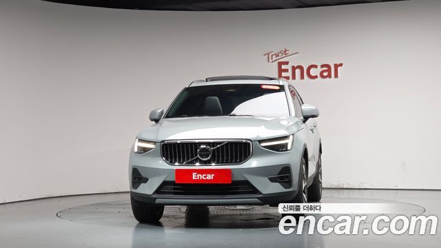 Volvo XC40 B4 Ultra Bright 2025 — фото 3