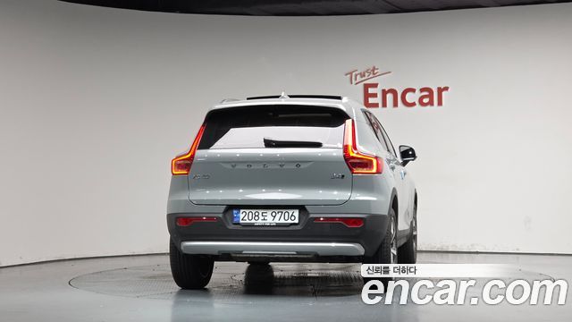 Volvo XC40 B4 Ultra Bright 2025 — фото 4