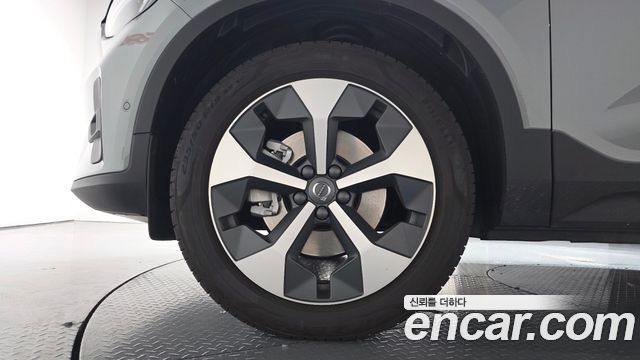Volvo XC40 B4 Ultra Bright 2025 — фото 5