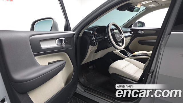 Volvo XC40 B4 Ultra Bright 2025 — фото 10