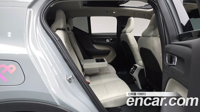 Volvo XC40 B4 Ultra Bright 2025 — фото 15