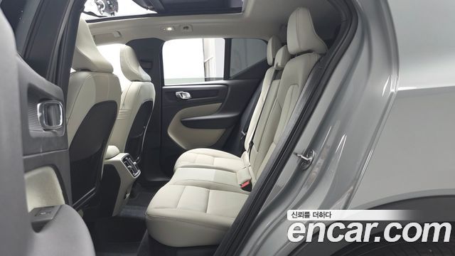 Volvo XC40 B4 Ultra Bright 2025 — фото 16
