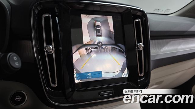 Volvo XC40 B4 Ultra Bright 2025 — фото 19