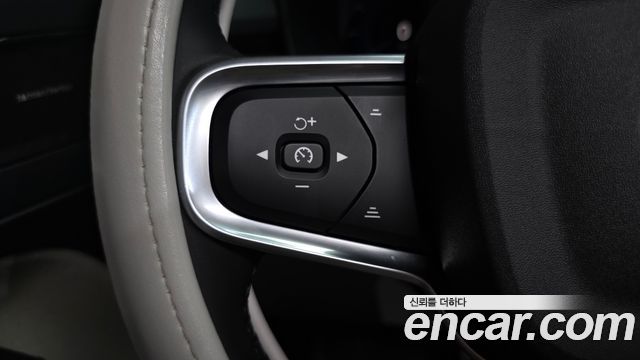 Volvo XC40 B4 Ultra Bright 2025 — фото 23