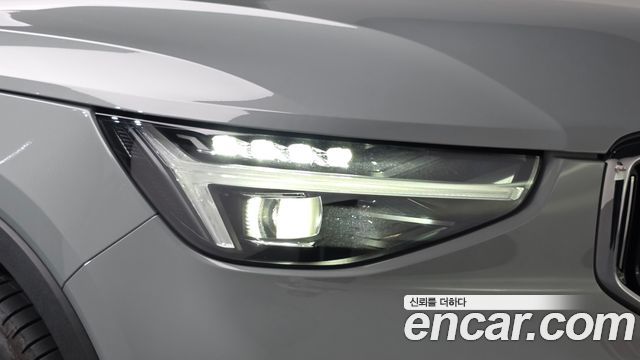 Volvo XC40 B4 Ultra Bright 2025 — фото 28