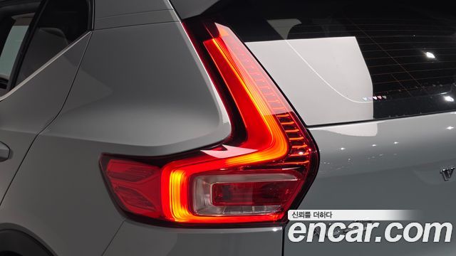 Volvo XC40 B4 Ultra Bright 2025 — фото 29