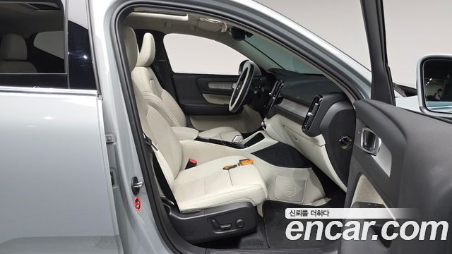 Volvo XC40 B4 Ultra Bright 2025 — фото 32