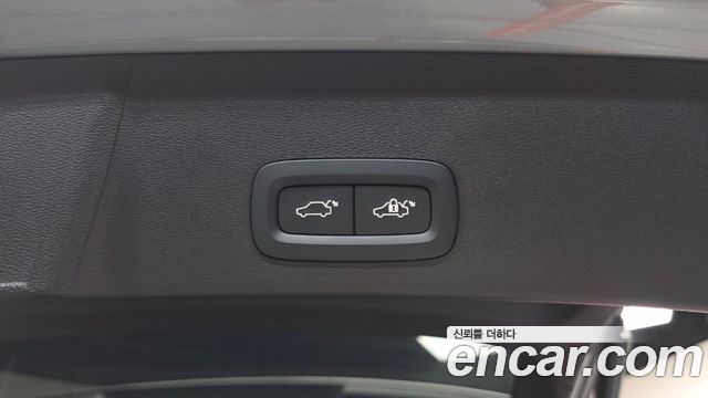 Volvo XC40 B4 Ultra Bright 2025 — фото 38