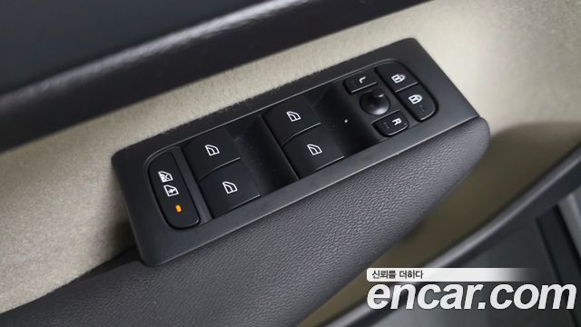 Volvo XC40 B4 Ultra Bright 2025 — фото 40