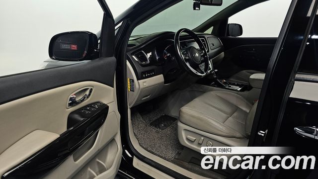 Kia Carnival 9-Seater Noblesse 2019 — фото 10