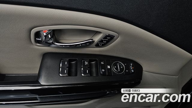 Kia Carnival 9-Seater Noblesse 2019 — фото 16