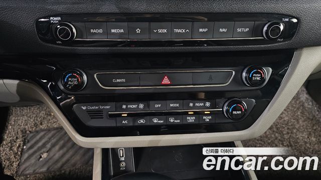 Kia Carnival 9-Seater Noblesse 2019 — фото 17