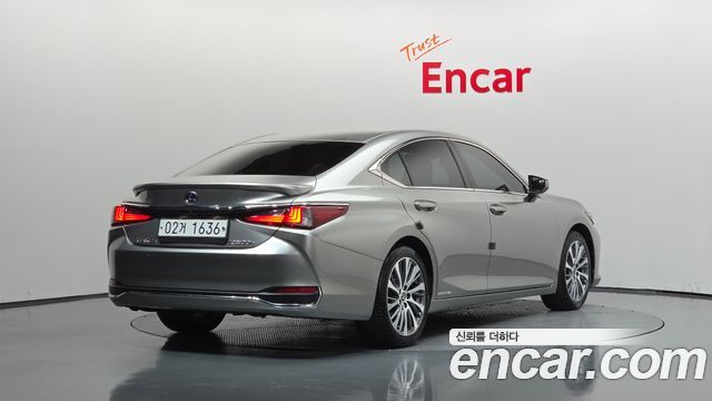 Lexus ES300h (VII) Luxury 2019 — фото 2