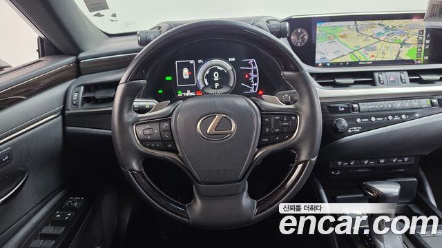 Lexus ES300h (VII) Luxury 2019 — фото 17