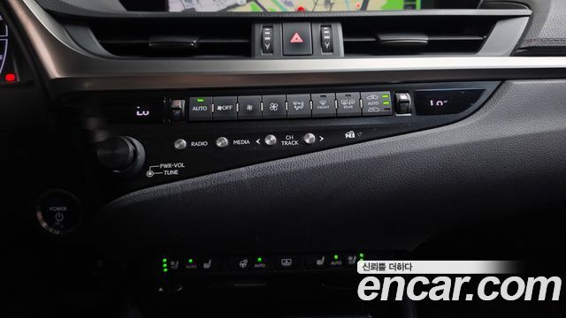 Lexus ES300h (VII) Luxury 2019 — фото 40