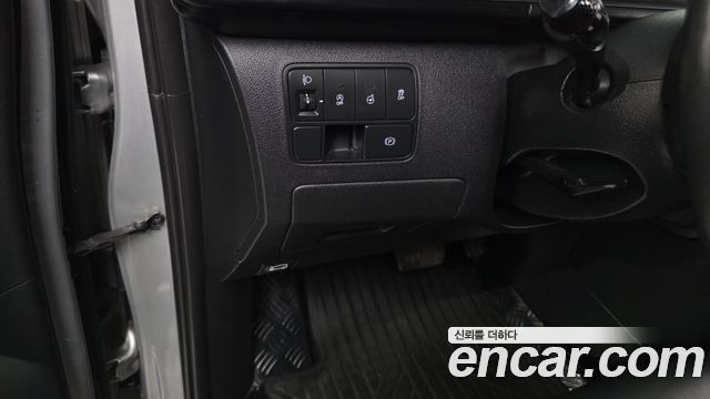 Hyundai Staria Tourer 11-Seater Modern 2023 — фото 19