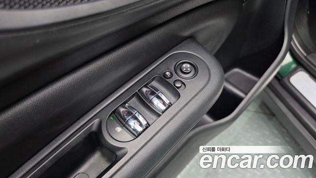 MINI Cooper Clubman Standard 2nd 2019 — фото 19