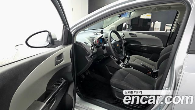 Chevrolet Aveo Hatchback 1.4 Turbo LS Standard 2016 — фото 11