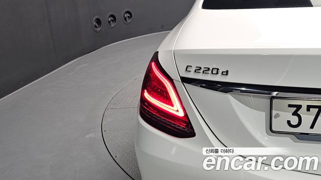 Mercedes-Benz C-Class (W205) C220 d Avantgarde 2019 — фото 23