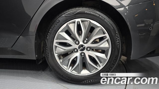 Kia K5 Hybrid (III) Signature 2022 — фото 21