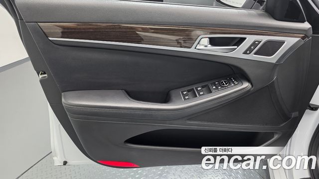 Genesis G80 3.3 GDI AWD Luxury 2019 — фото 24