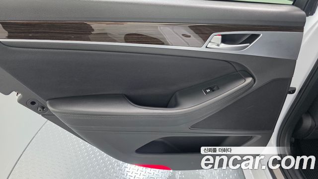 Genesis G80 3.3 GDI AWD Luxury 2019 — фото 25