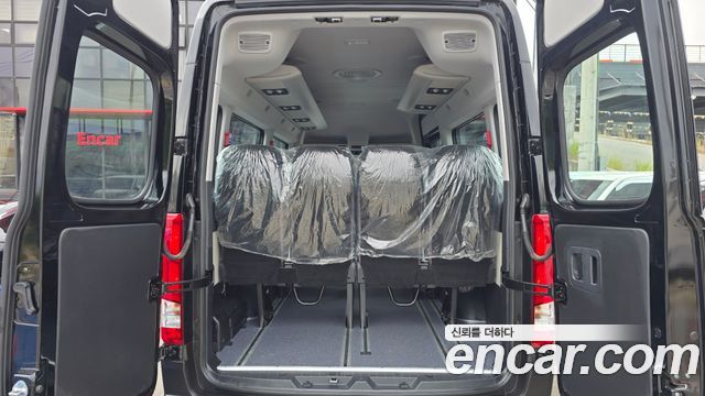 Hyundai Solati 16-seater Deluxe 2024 — фото 20