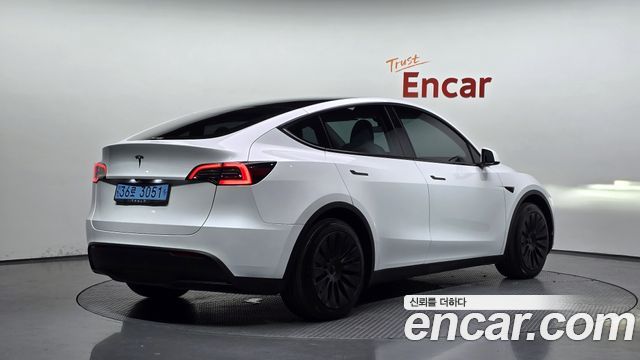 Tesla Model Y RWD 2023 — фото 2