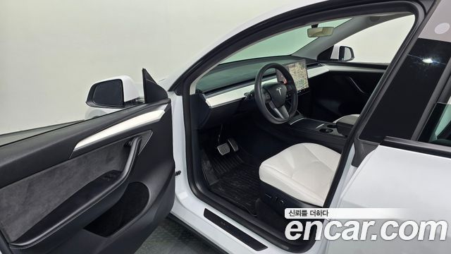 Tesla Model Y RWD 2023 — фото 11