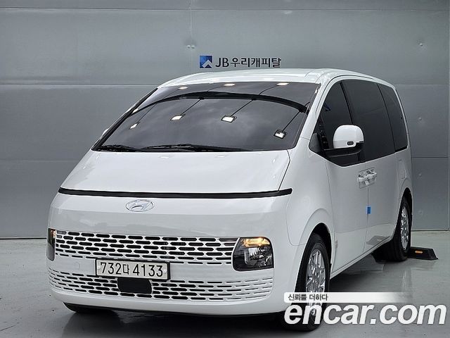 Hyundai Staria Tourer 11-Seater Modern