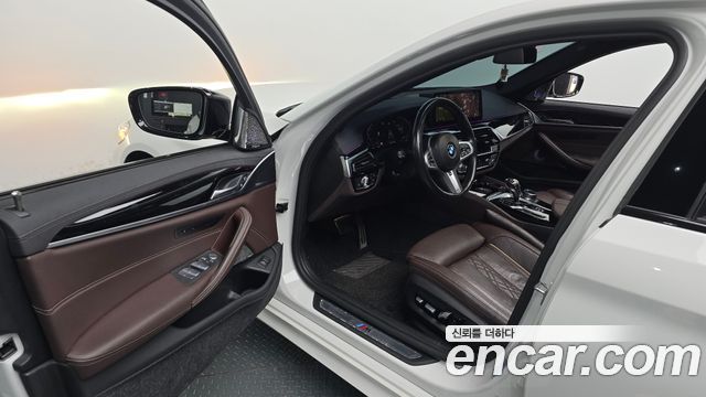 BMW 5 Series (G30) 530i xDrive M Sport Package 2023 — фото 10