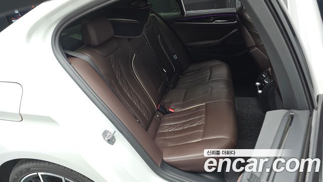 BMW 5 Series (G30) 530i xDrive M Sport Package 2023 — фото 11