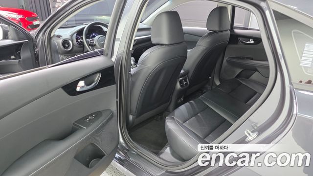 Kia K3 (II) 1.6 Prestige 2023 — фото 26