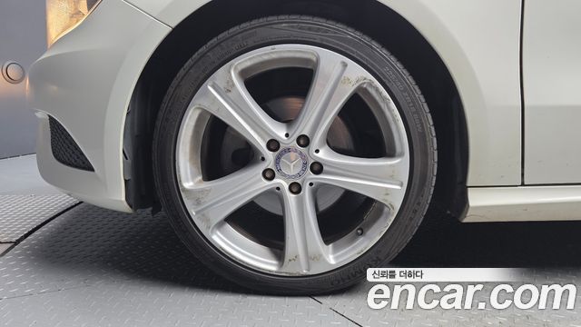 Mercedes-Benz A-Class (W176) A200 CDI 2014 — фото 5