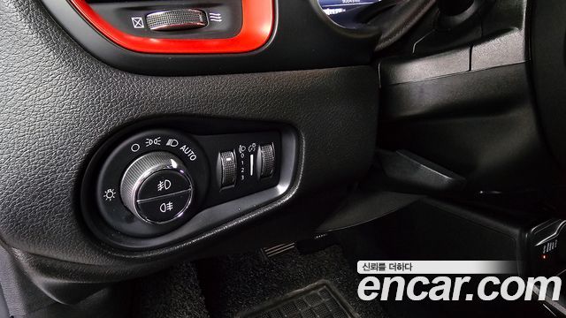 Jeep Renegade 2.0 Diesel Tailhawk AWD 2018 — фото 14