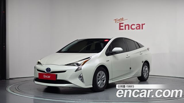 Toyota Prius (IV) 1.8 E 2018 — фото 1