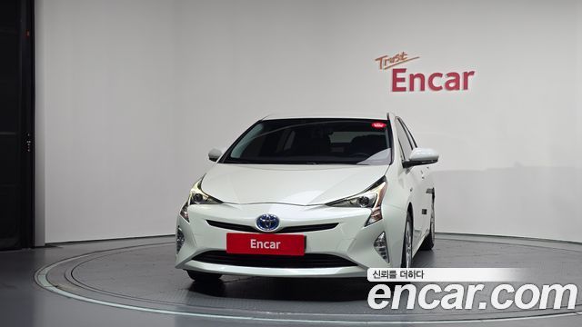 Toyota Prius (IV) 1.8 E 2018 — фото 3