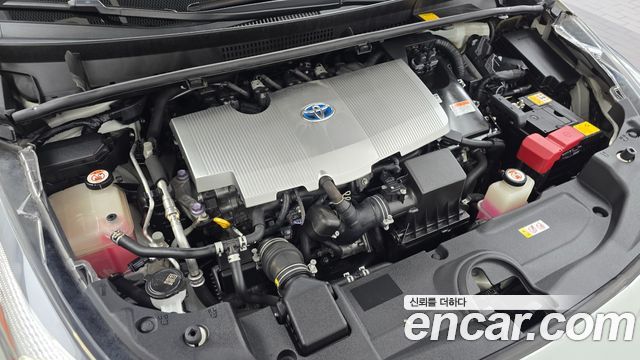 Toyota Prius (IV) 1.8 E 2018 — фото 6