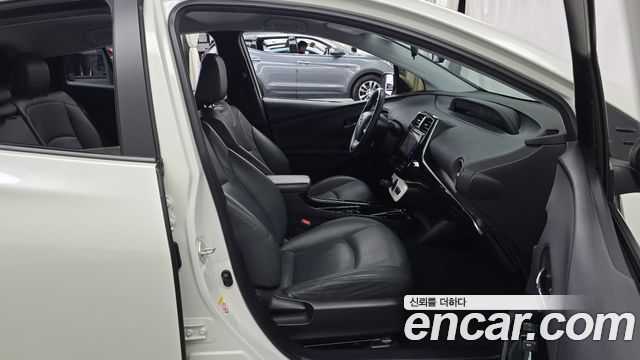 Toyota Prius (IV) 1.8 E 2018 — фото 15