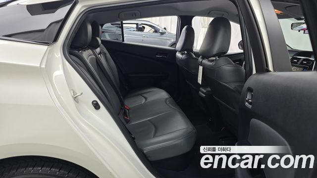 Toyota Prius (IV) 1.8 E 2018 — фото 16