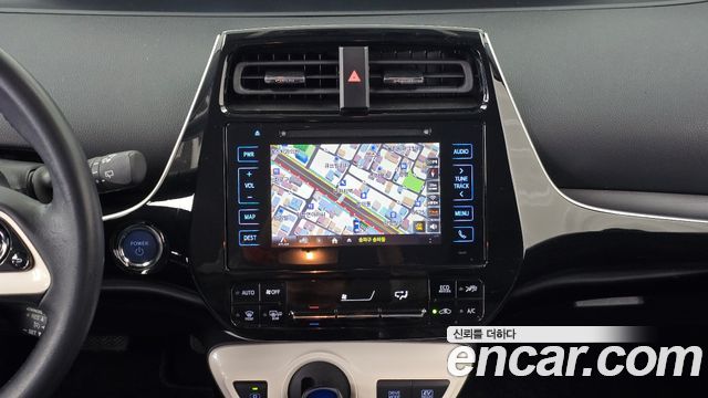 Toyota Prius (IV) 1.8 E 2018 — фото 18